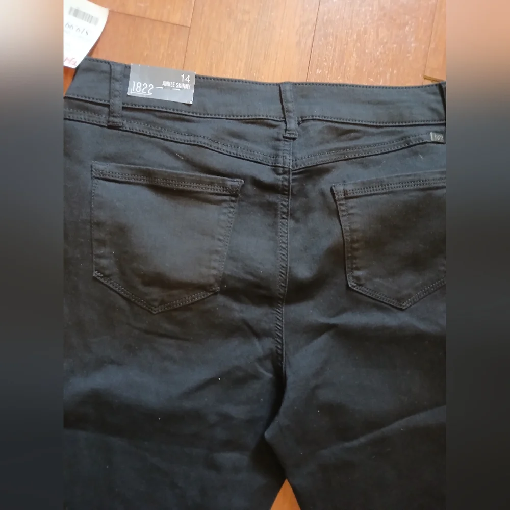 Women's Black Jeans - Picture 11 of 14